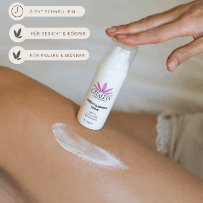 Abszesse, Aloe Vera, antiseptisch, beruhigt, biologisch, Bioqualität, Boswellia-Säure, Cannabidiol, CATALEYA, Cbd, CBD ÖL, Ekzeme, entzündungshemmend, Entzündungslindernd, Fette, Flavonoide, Gereizt, GESICHT, Gesichtscreme, Hanfpflanze, Hanfsamenöl, Haut, Hautbild, Hautirritation, Hautproblem, Hanfkosmetik, Hautverträglichkeit, Herpes, Hochwertig, Inhaltsstoffe, intensiv, Isolate, Körper, Körpercreme, Kosmetik, Kosmetiklinie, Kühlend, Nachhaltigkeit, Narbenbildung, Hanf, Neurodermitis, Nutzhanf, Öl, Österreich, Pflanzenöle, Pflanzenstoffe, pflanzlich, Pflegecreme, pflegt, Pickel, Regeneration, Regulierend, Säureschutzmantel, Schmerzlindernd, Schuppenflechte, Spektrum, Talgdrüse, Unterstützung, Vitamin E, vollspektrum, Weihrauch, Wunden, Narben, Akne, Pickel, Aloe Vera Gel, Biokosmetik, veganekosmetik, Creme, Salbe, Wundcreme, Heilpflanzen