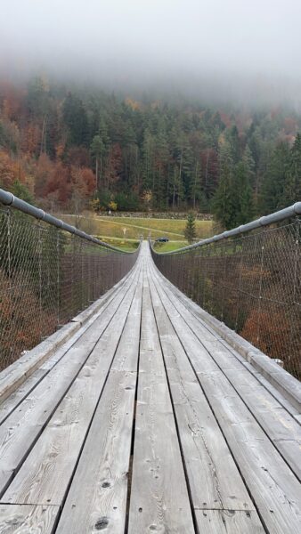 Merchandise, Shooting, CITY, Gleisdorf, CATALEYA, Naturprodukte, Pulli, Foto, Eisner Fotografie, brücke, hängebrücke, Kärnten, bianca,