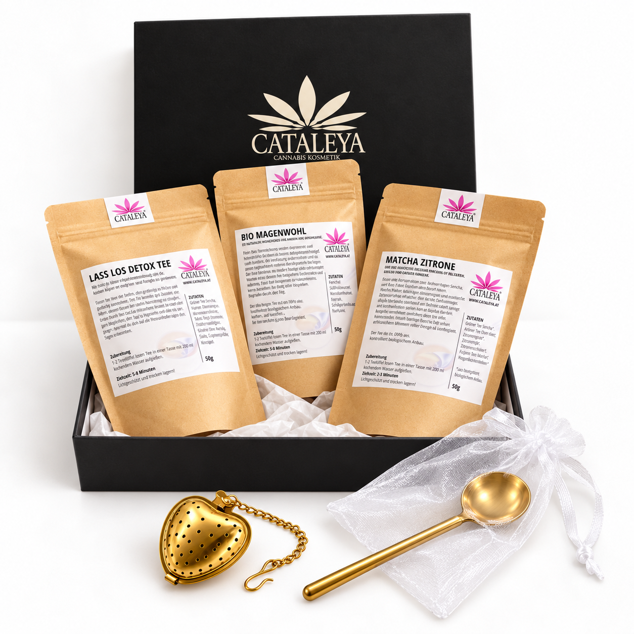 CATALEYA Kleine Tee-Auszeit mit Detox, Bio Magenwohl, Matcha Zitrone, Herz-Tee-Ei und Löffel im Säckchen auf weißem Hintergrund