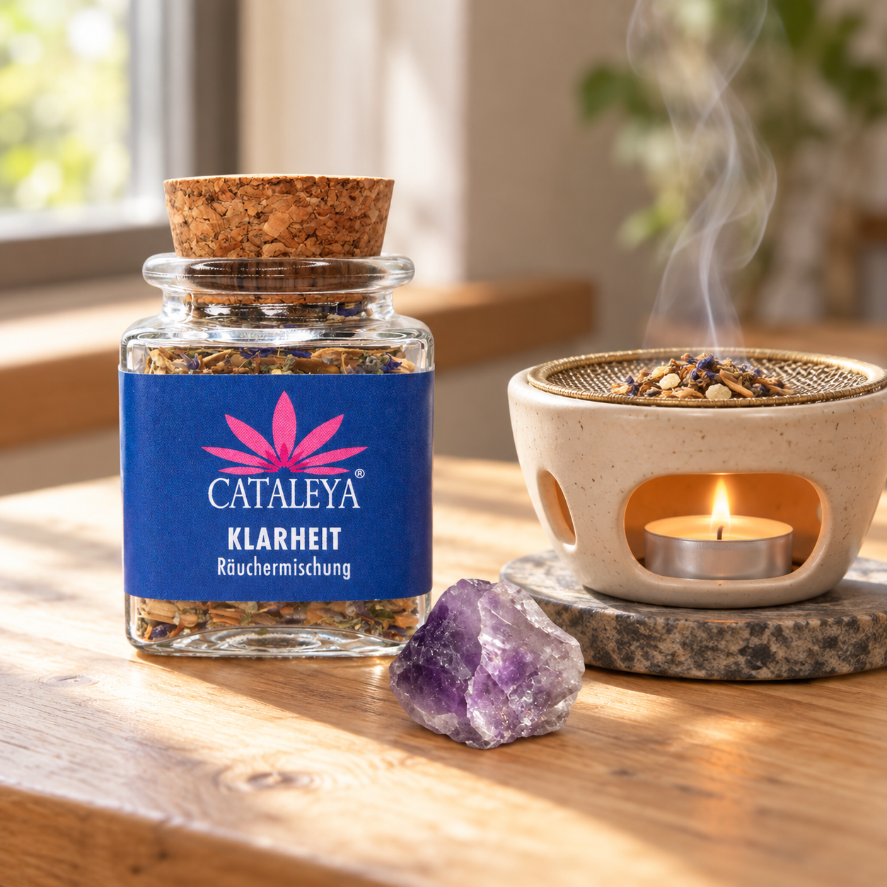 CATALEYA Klarheit-Räuchermischung neben Amethyst und Räucherstövchen.